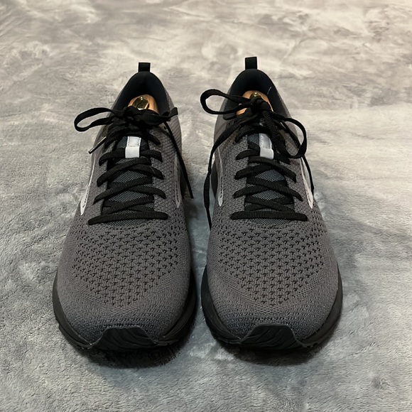 !!!SOLD!!! BROOKS Gray and Black Revel 4 Sneakers 11.5 US - Picture 2 of 9
